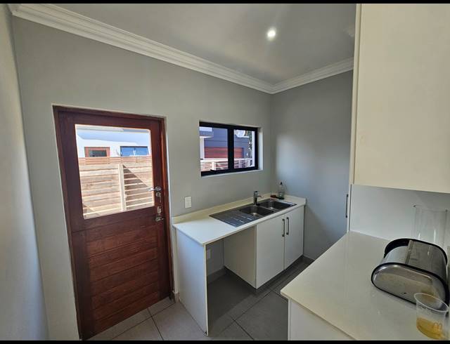 3 BEDROOM HOUSE FOR SALE IN NEW SALT ROCK CITY